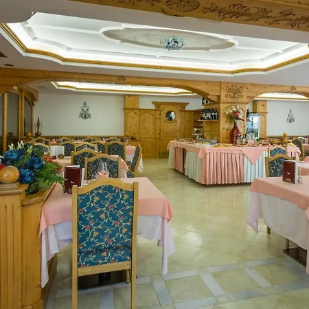 圣拉斐尔酒店 Madonna
